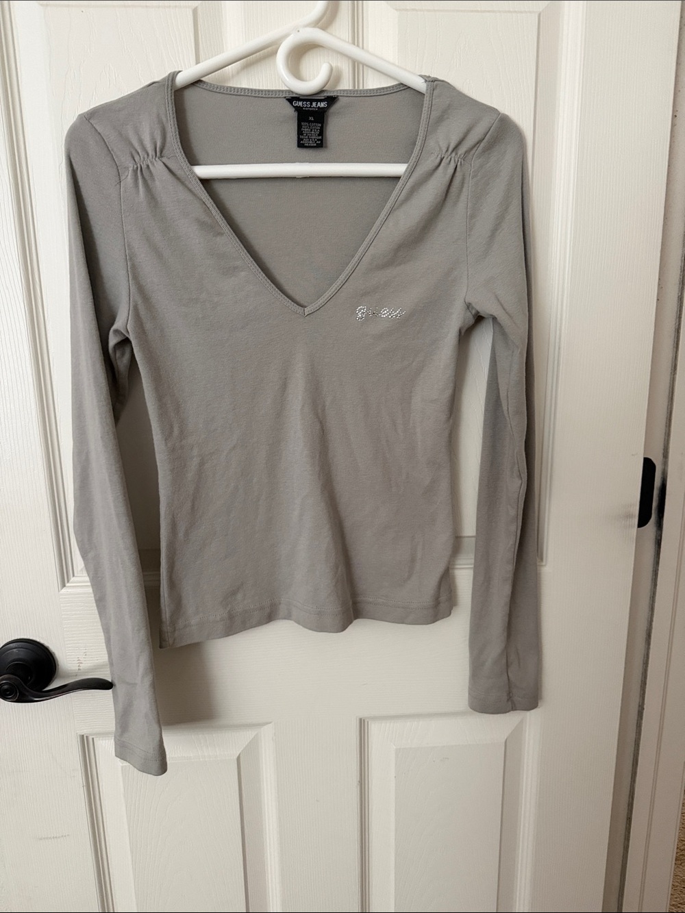 Y2K vintage Guess Light Gray V-Neck Long Sleeve Top